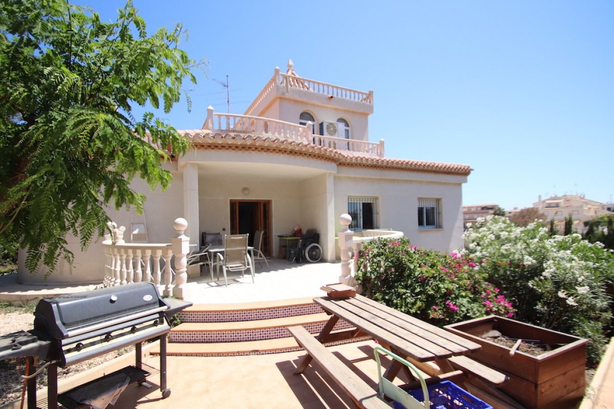 Detached Villa in Playa Flamenca Property for sale in