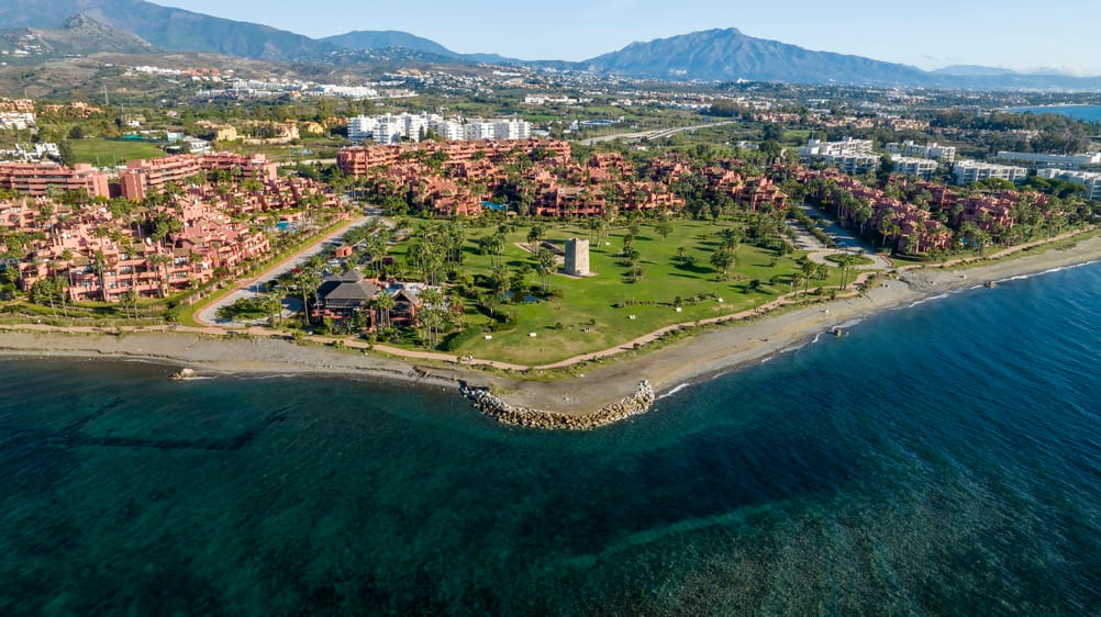 Benamara-Atalaya mit Wohnanlagen nahe dem Meer an der New Golden Mile
